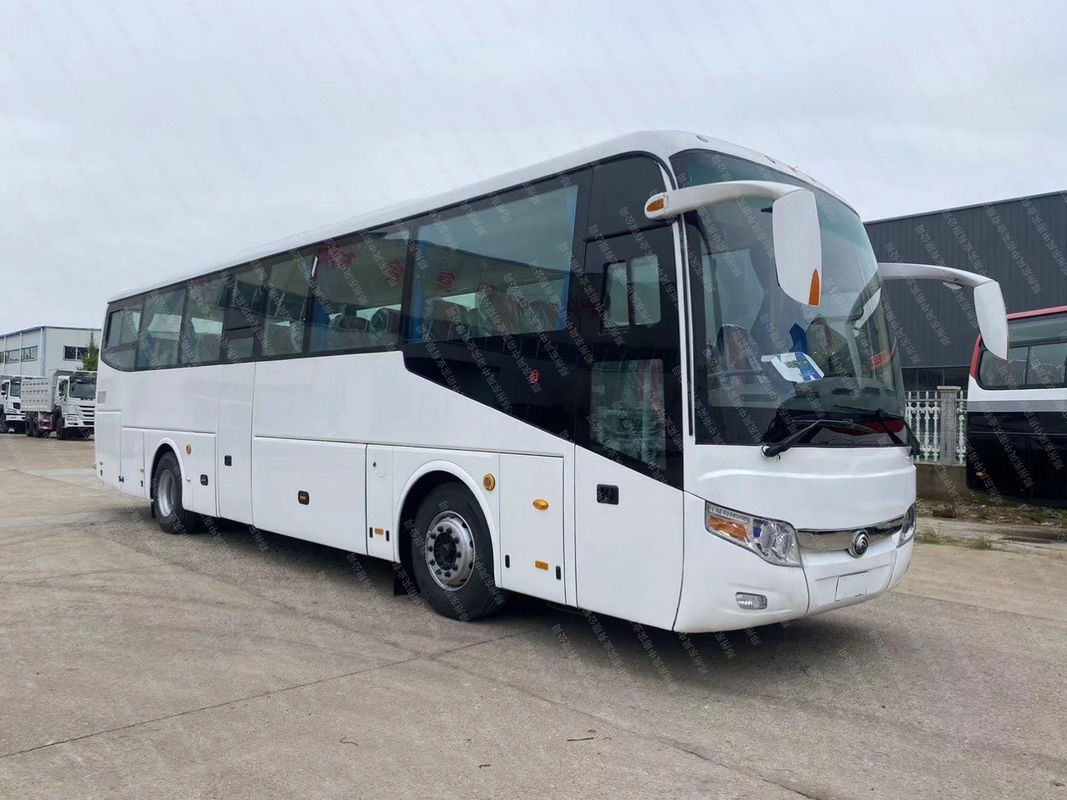 65 zitplaatsen LHD Passagiersbus goede staat Diesel brandstof Gebruikte witte bussen Bussen tegen betaalbare prijs