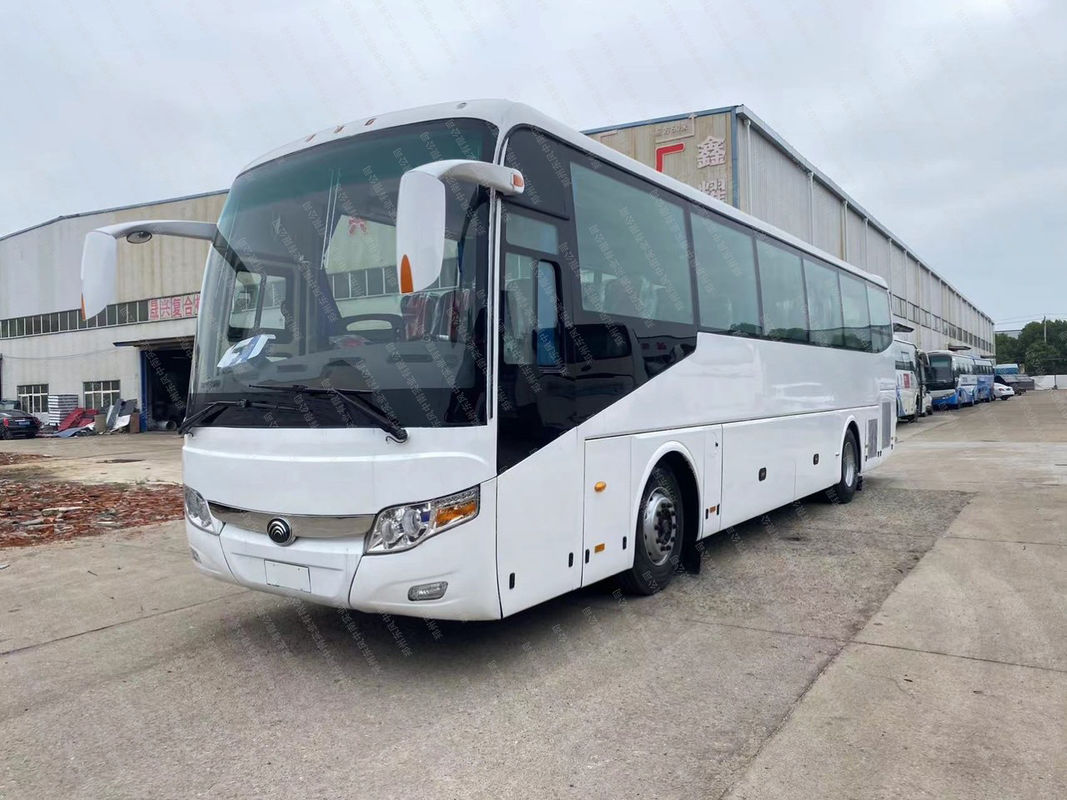 65 zitplaatsen LHD Passagiersbus goede staat Diesel brandstof Gebruikte witte bussen Bussen tegen betaalbare prijs