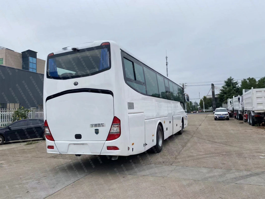 65 zitplaatsen LHD Passagiersbus goede staat Diesel brandstof Gebruikte witte bussen Bussen tegen betaalbare prijs