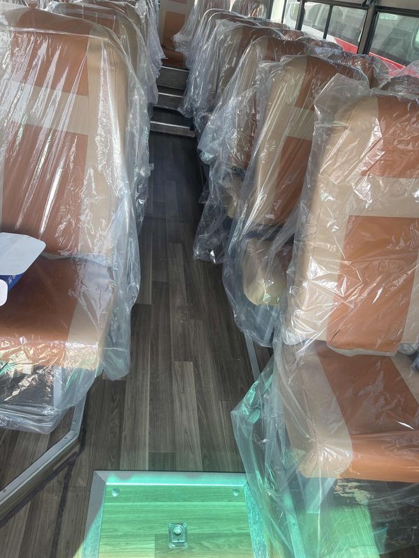 35 zitplaatsen Gebruikte bussen Luxe bus Gebruikte passagiersbussen Bussen op zijn best gerenoveerd