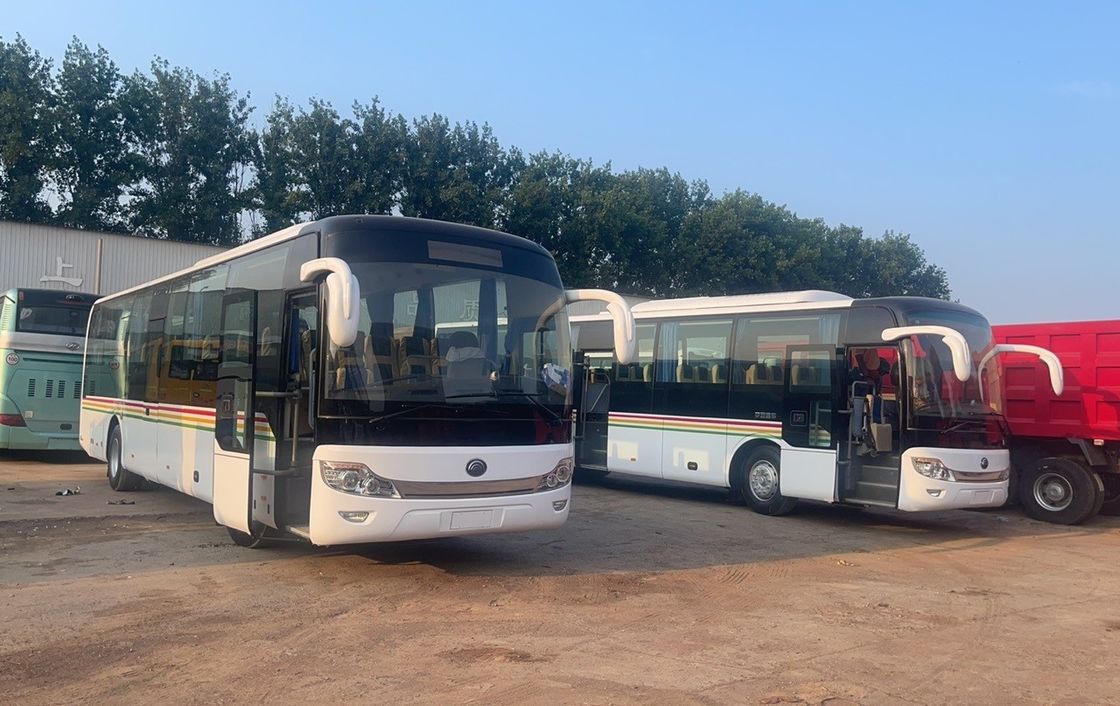 Voor-/achtervlak mm 1750/1586 Gebruikte bus LHD 54 zitplaatsen City Passenger Youtong Bus
