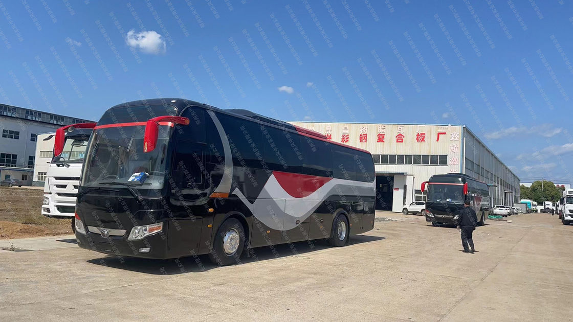 3300 mm wielbasis Gebruikte bus handgestuurd type LHD 47 zitplaatsen in goede staat