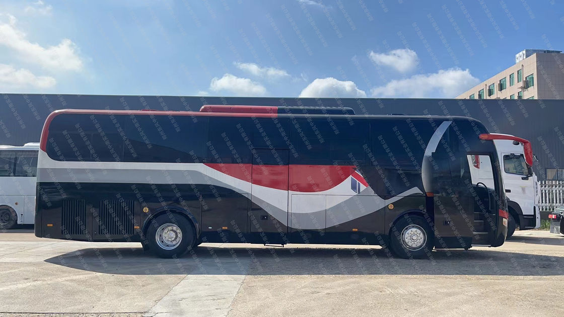 3300 mm wielbasis Gebruikte bus handgestuurd type LHD 47 zitplaatsen in goede staat