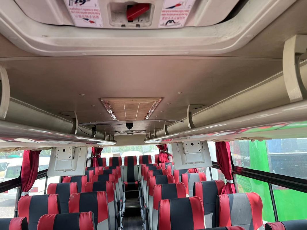 50 zitplaatsen Gebruikte bus LHD Tweedehands Youtong Passagiersbus in goede staat