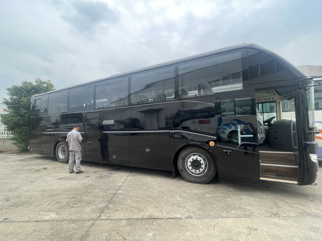 Gebruikte LHD-bus met toilet 50 zitplaatsen en hoge motorcapaciteit in goede staat
