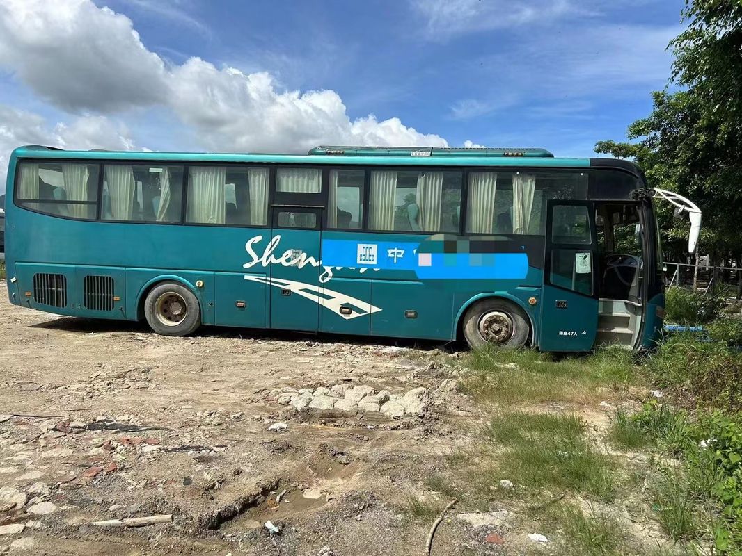 Linkshandige chauffeur Gebruikte 47 zitplaatsen coach bus in goede staat Luxe tour passagiersbus