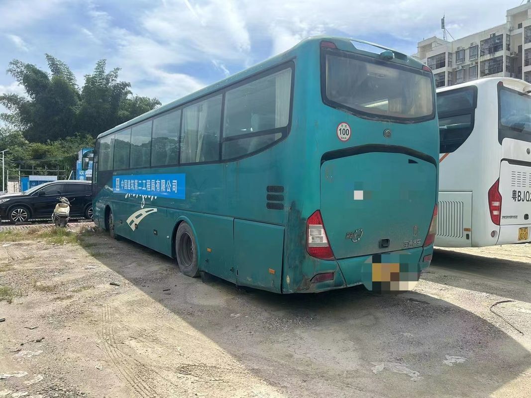 Linkshandige chauffeur Gebruikte 47 zitplaatsen coach bus in goede staat Luxe tour passagiersbus