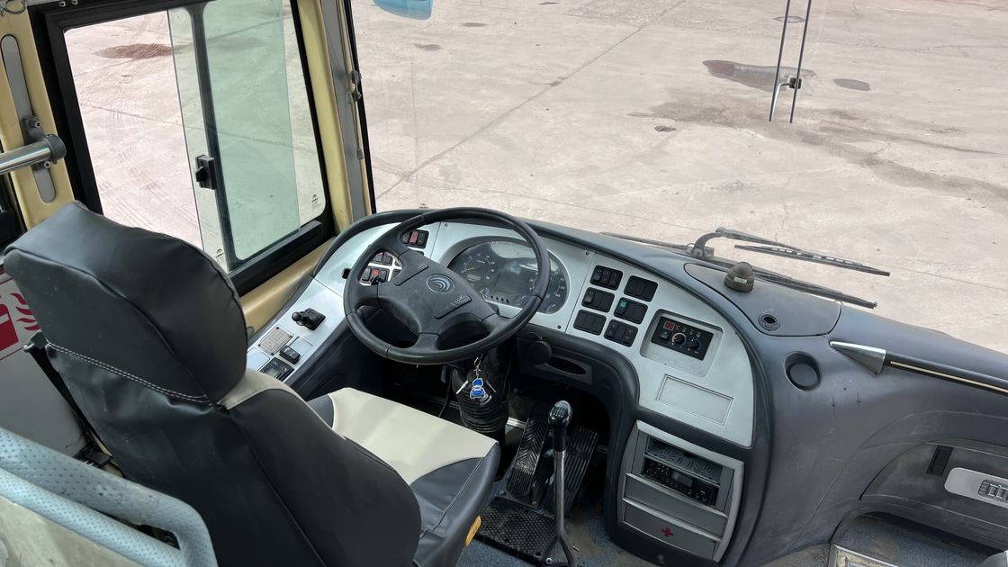 Gebruikte dieselauto's in goede staat 65 passagiersbus zitplaatsen 50 G.V.W. 15600kg