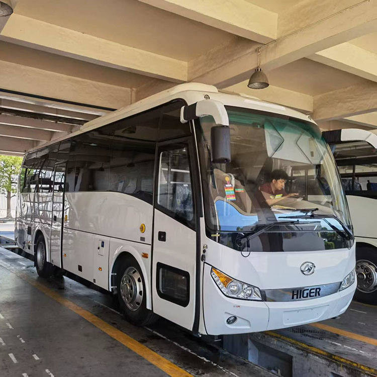 50 zitplaatsen Gebruikte coach bus Luxe Links stuur Diesel handleiding in uitstekende staat