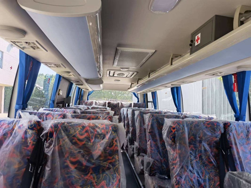 50 zitplaatsen Gebruikte coach bus Luxe Links stuur Diesel handleiding in uitstekende staat
