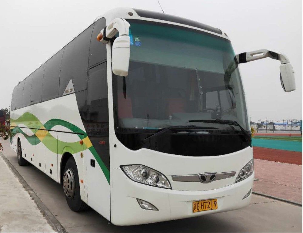 12m toeristenbus 2010 Gebruikte busbus met 55 zitplaatsen en ruime zitplaatsen