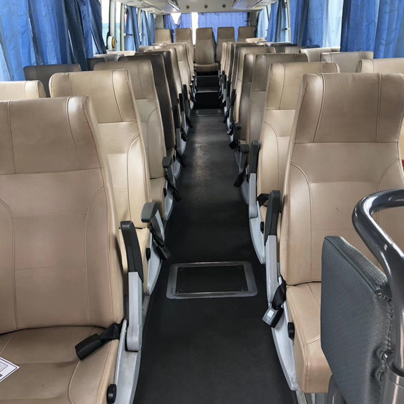 50 zitplaatsen Comfortabele bus maximale snelheid 100 km/u betaalbaar en grote capaciteit