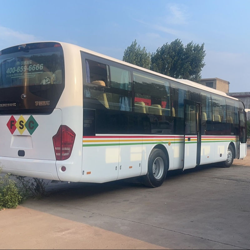 Gebruikte bus LHD 54 zitplaatsen Tweedehands stadspassagiersbus met handgeschakelde versnellingsbak
