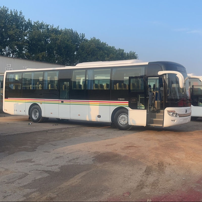 Gebruikte bus LHD 54 zitplaatsen Tweedehands stadspassagiersbus met handgeschakelde versnellingsbak