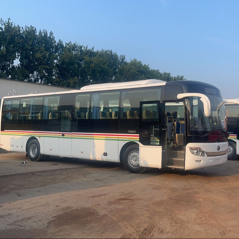 Gebruikte bus LHD 54 zitplaatsen Tweedehands stadspassagiersbus met handgeschakelde versnellingsbak