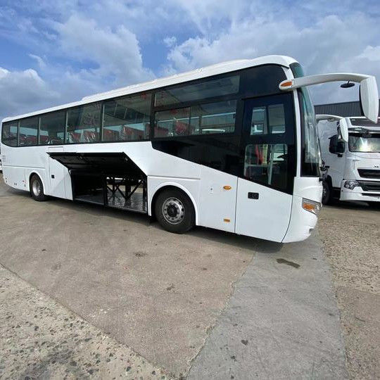 65 zitplaatsen Passagiersbus Gebruikte bus Bus in goede staat en motorvermogen 6 8L