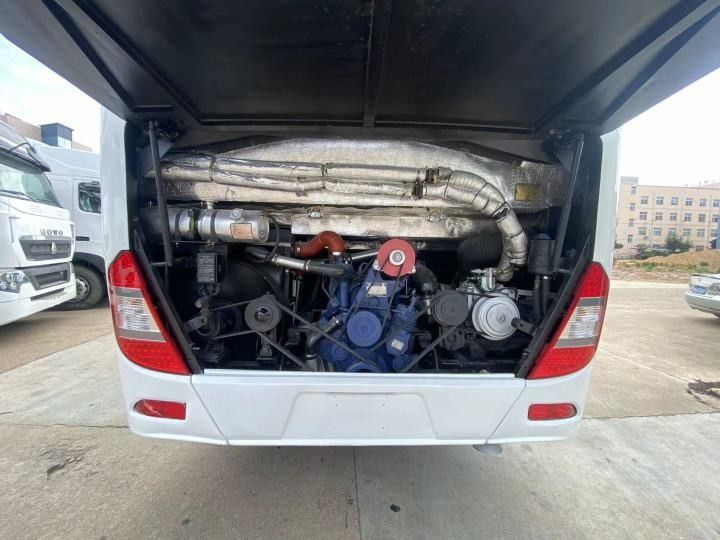65 zitplaatsen Passagiersbus Gebruikte bus Bus in goede staat en motorvermogen 6 8L