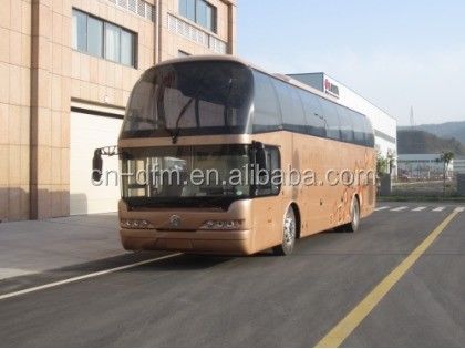Achtermotor Cummins Motor Dongfeng Toeristenbus Bus met toilet en zitplaatsen 50 8900ml