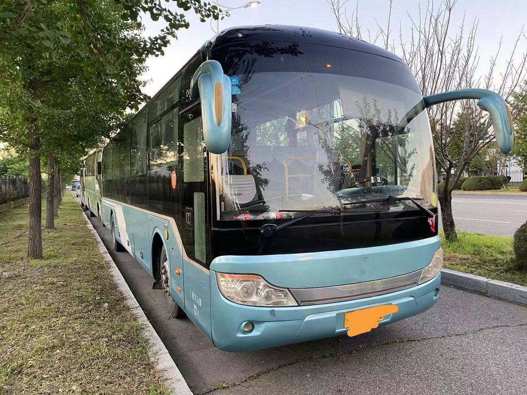 Links rijdende bus met Yuchai motor en handgeschakelde versnellingsbak in goede staat