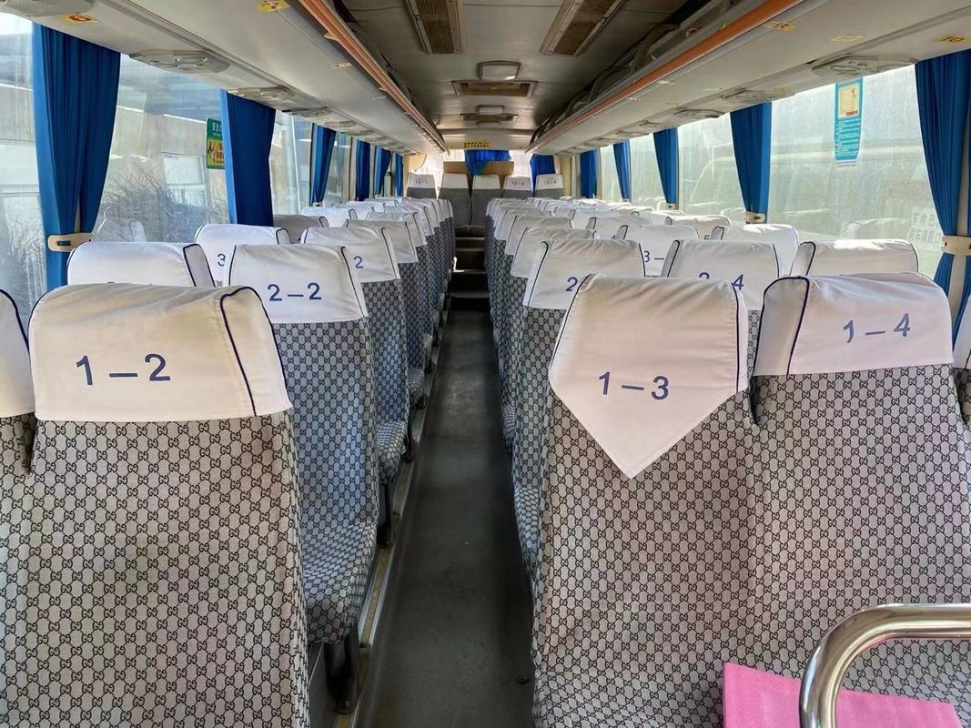 Links rijdende bus met Yuchai motor en handgeschakelde versnellingsbak in goede staat