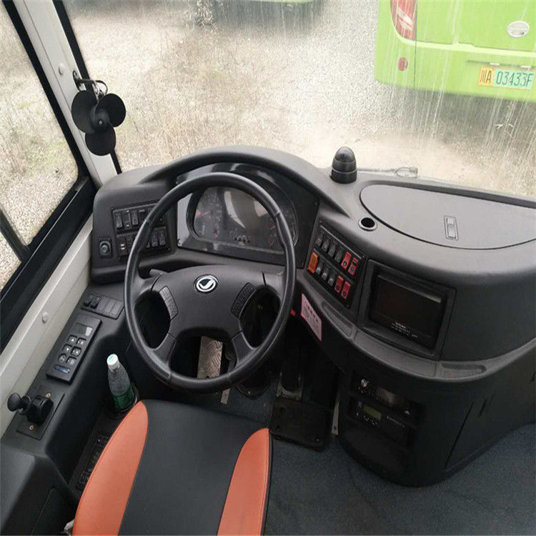 16500 kg G.V.W. Yuchai Motor Diesel 45 zitplaatsen Gebruikte CNG-coach Bus met toilet
