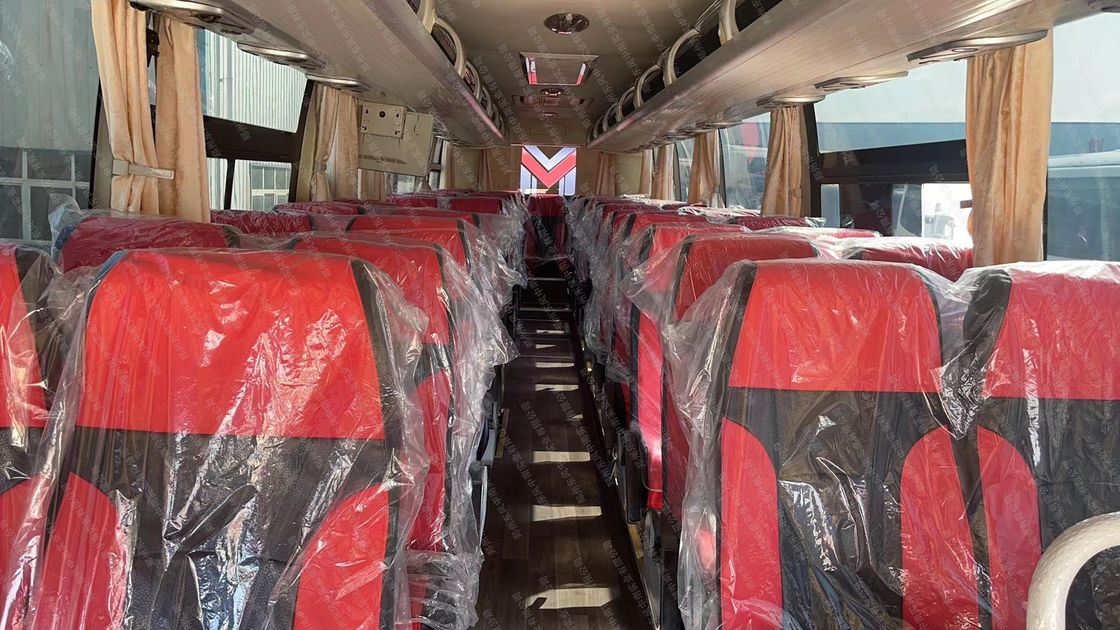 Gebruikte coachbus met een bruto voertuiggewicht van 14660kgs toeristische luxe en stuurbekrachtiging