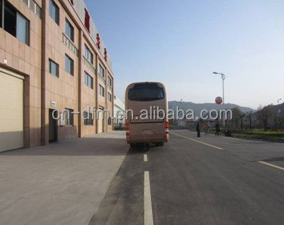 60 zitplaatsen Luxe Model Coach Bus met Dongfeng Dona As en 298/80R22.5 banden op zijn best