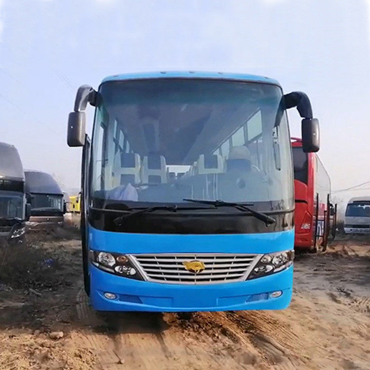35 zitplaatsen coach bus met handgeschakelde transmissie en luxe interieur in goede staat