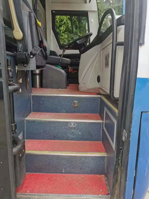 Duurzame tweedehands 12m toeristenbus met 50 zitplaatsen en bladveervering