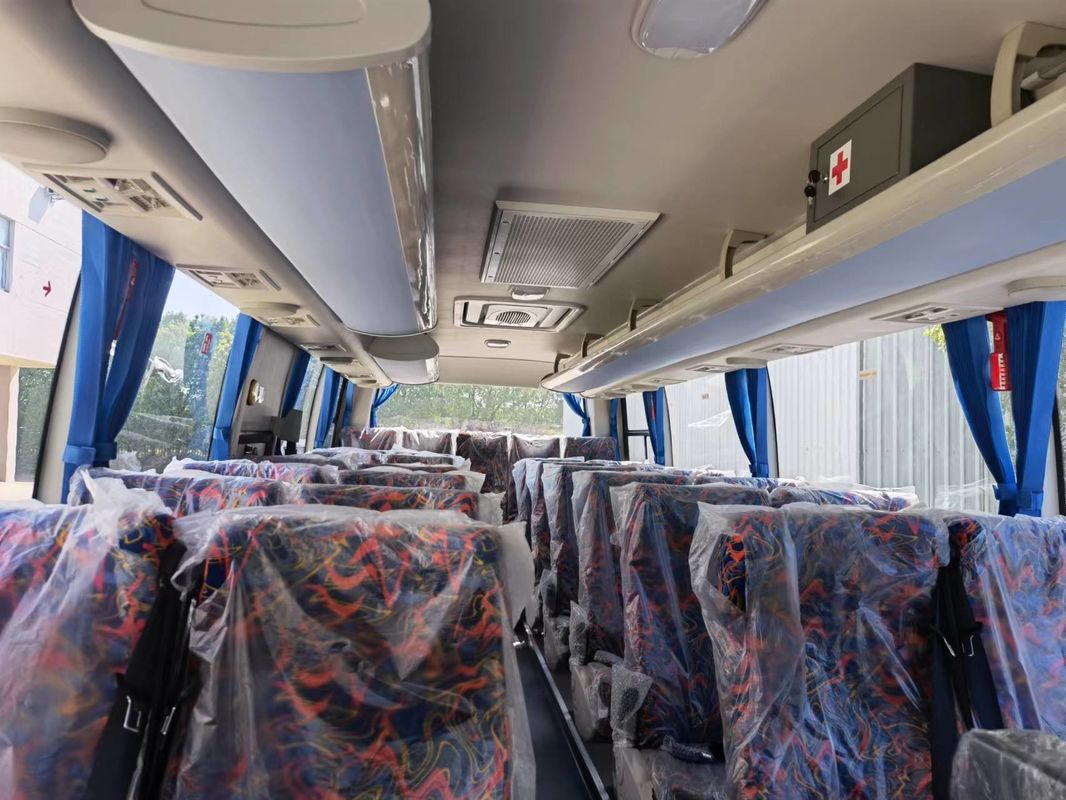 Publieke bus in ontwerp Luxe Coach Van met dieselbrandstoftype