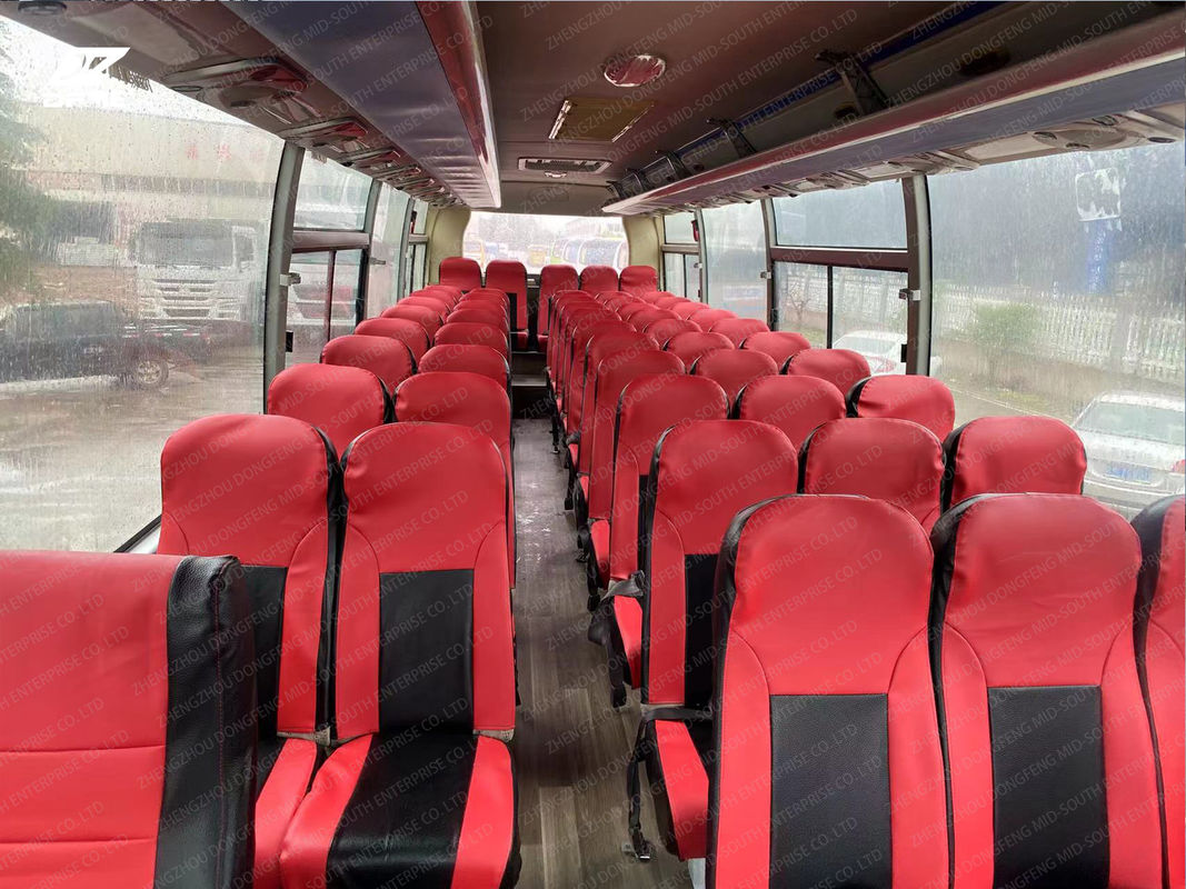53 zitplaatsen Gebruikte bus Voormotor Coach Bus met optionele Euro 3-uitstoot en dieselbrandstof