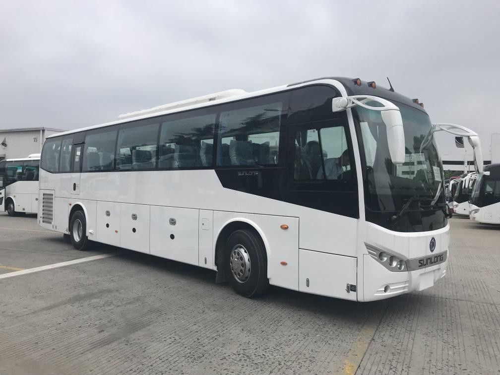 12000*2550*3830mm Gebruikte coachbus Luxe RHD Bus met 39 zitplaatsen en 2200 rpm nominale snelheid