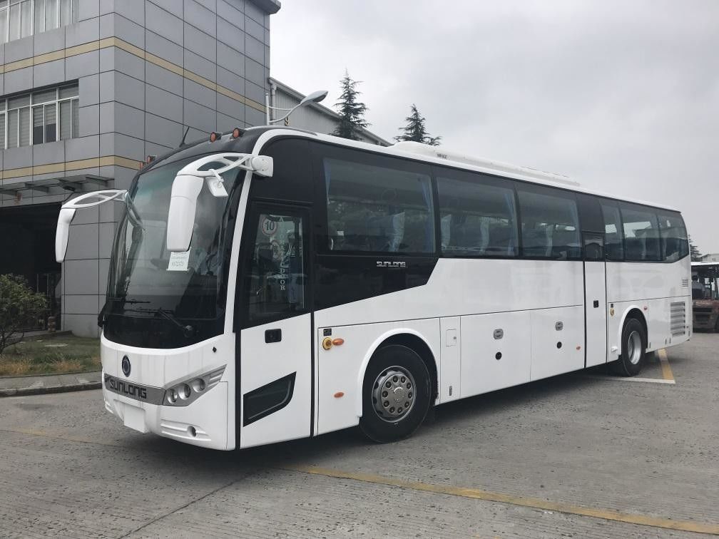 12000*2550*3830mm Gebruikte coachbus Luxe RHD Bus met 39 zitplaatsen en 2200 rpm nominale snelheid