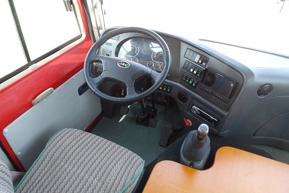Luxe bus voor toeristen met CNG met handgeschakelde transmissie en dieselbrandstof