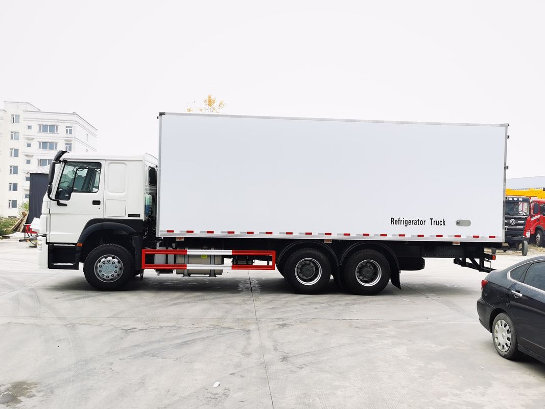 Minus 18 tot 20 graden Temperatuur bereik Sinotruk HOWO 6x4 koeltruck