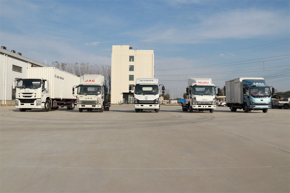 Isuzu Diesel 4*2 Middelgrote vrachtwagen met afneembare carrosserie en hydraulische uitsteker