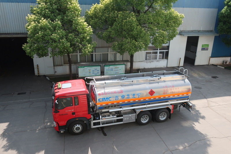 CIMC LINYU 6*4 24m3 Tankwagen met aluminiumlegering voor het vervoer van vlambare vloeibare brandstof