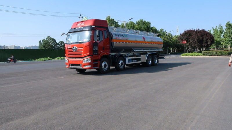 CIMC LINYU FAW 8*4 31 Cub Aluminium legering Diesel Tankwagen Benzine brandstof Transportwagen