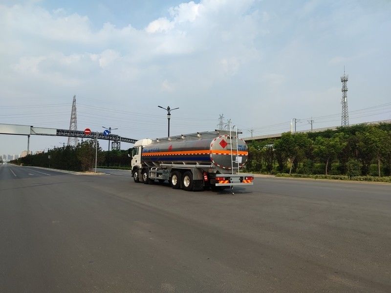 CIMC LINYU 8*4 30m3 SINO aluminium legering Diesel Tanker Truck voor het vervoer van vloeibare brandstof
