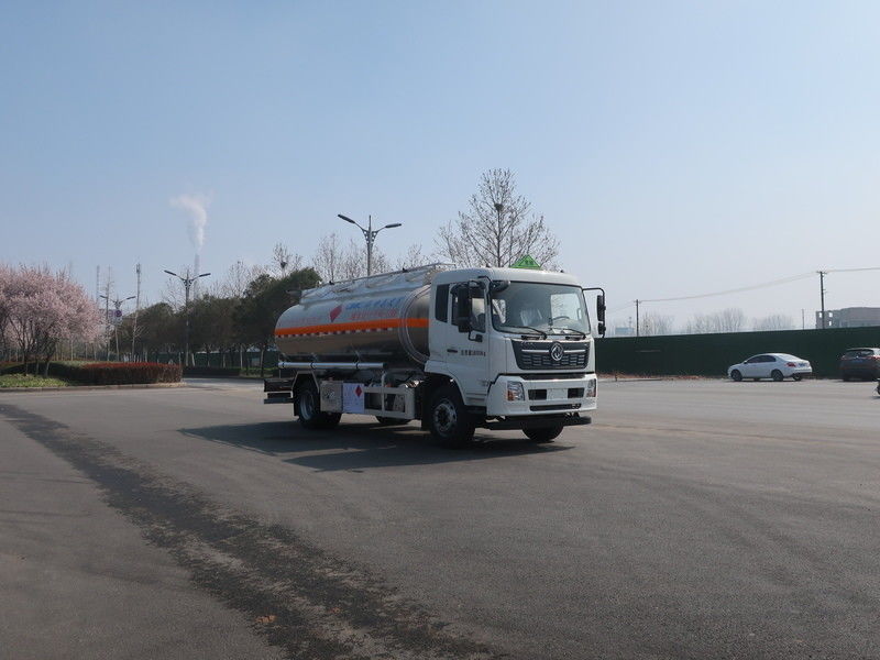 15m3 CIMC LINYU Dongfeng Olie Tanker Truck Aluminium legering Vloeibare brandstof Transportvoertuig