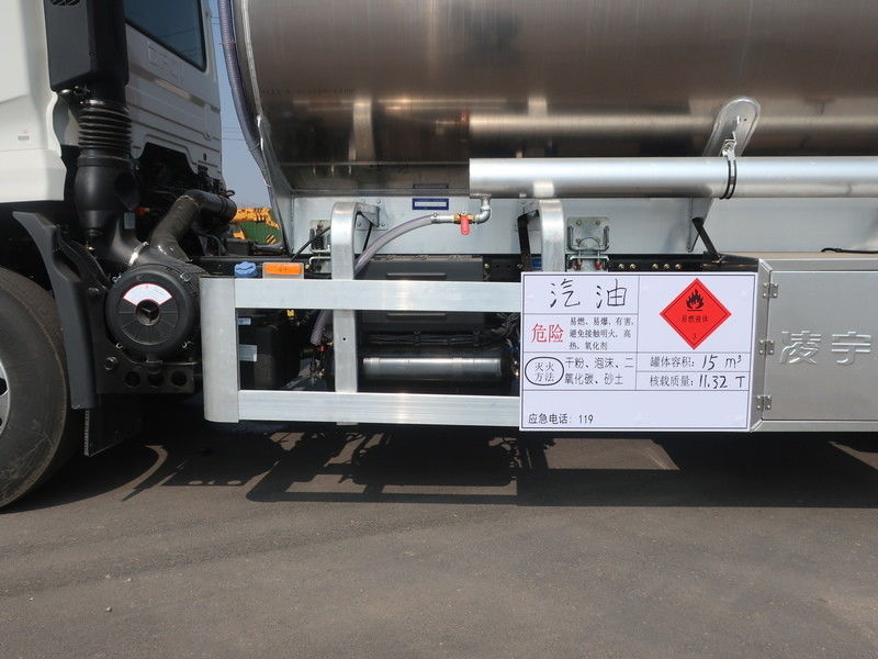 15m3 CIMC LINYU Dongfeng Olie Tanker Truck Aluminium legering Vloeibare brandstof Transportvoertuig