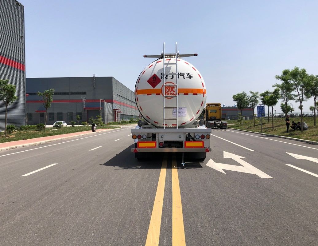 Staal CIMC LINYU 48000 liter brandstoftrailer voor het efficiënt vervoeren van ruwe olie