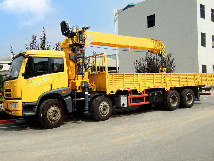 10 ton Telescopische boomtruck Gemaakte kraan en met uittrekselspanning van 2280-5580 mm