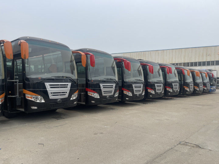 12m Dieselbussen met 12450*2550*3790mm Algemene afmetingen en 295/80R22.5-18PR banden