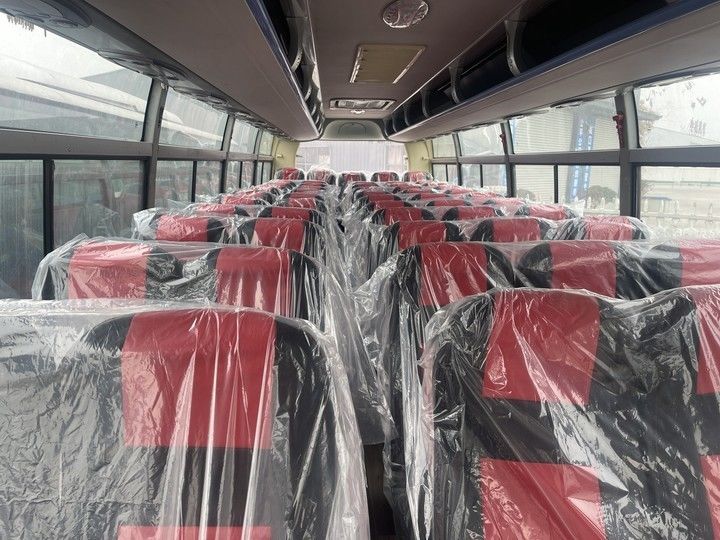 12m Dieselbussen met 12450*2550*3790mm Algemene afmetingen en 295/80R22.5-18PR banden