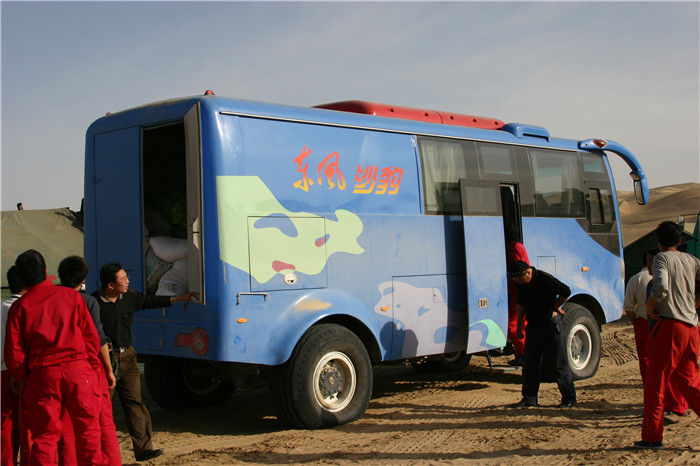 6700mm Lengte 4x4 Desert Bus Off-road Awd 14 zitplaatsen Passagiersbus Voor Afrika Euro 3 emissie standaard