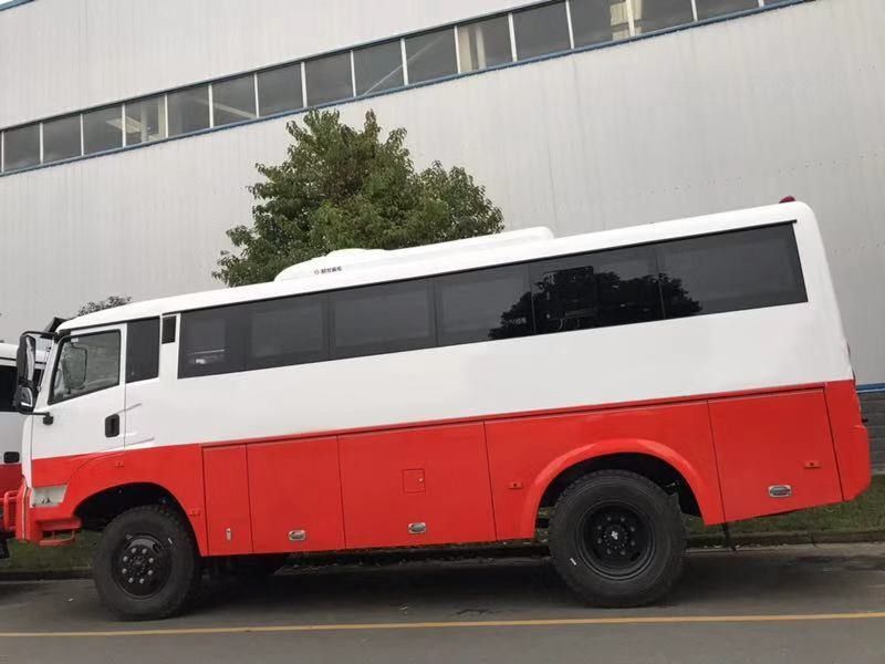 30 zitplaatsen 4X4 4WD Middelgrote bus Dual Circuit Full Air Brake en A/C Dongfeng EQ6750ZT