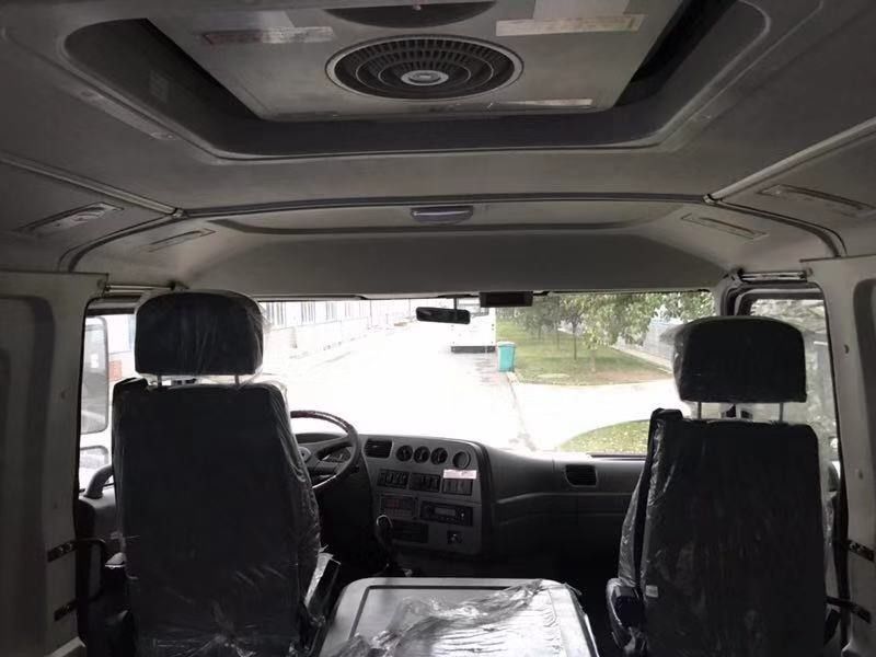 30 zitplaatsen 4X4 4WD Middelgrote bus Dual Circuit Full Air Brake en A/C Dongfeng EQ6750ZT
