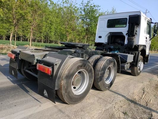 300Ltr brandstoftank Sinotruk Howo 6x4 vierwielaandrijving trekker vrachtwagen voor het voordeel