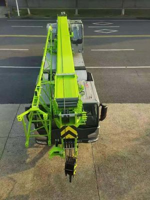 25 ton mobiele kraan Zoomlion vrachtwagenkraan in goede staat met 2001-4000 werkuren